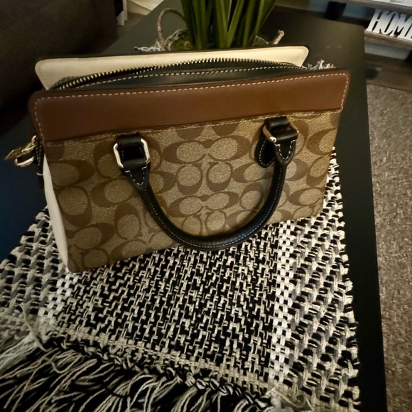 Authentic coach bag and wallet set - Picture 2 of 3